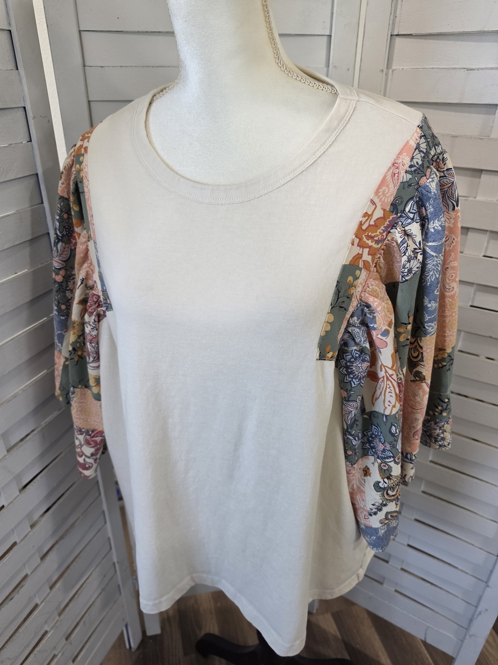 Cactus + Pearl Cream Short-Sleeve Top with Floral Patchwork Sleeves Size XXL